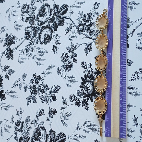 Vintage Elegant Goldtone Green Crushed Faux Stone Lace Border Link Bracelet - Picture 9 of 12